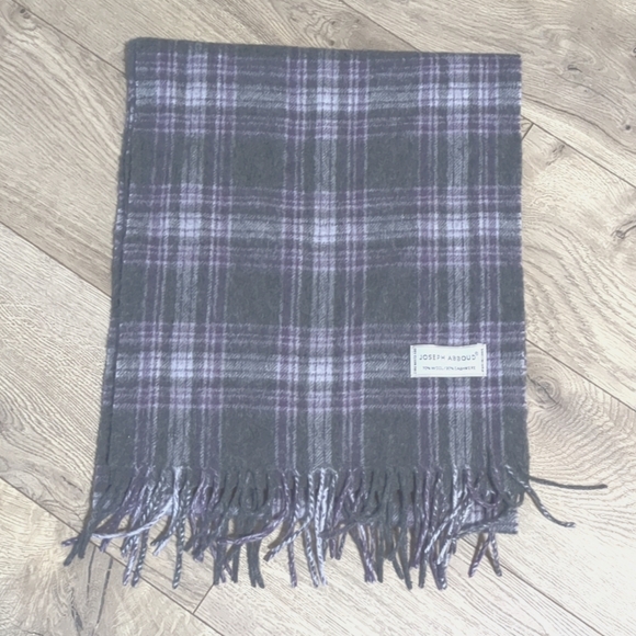 Joseph Abboud 70% Wool And 30% cashmere plaid scarf - Picture 3 of 5